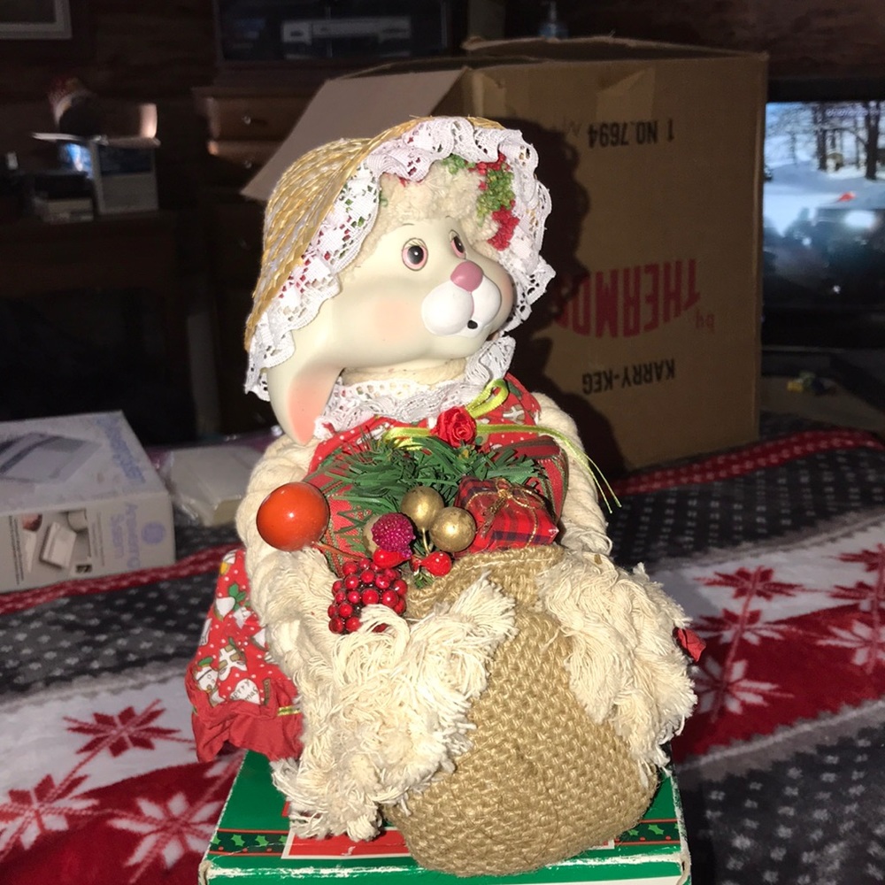 VINTAGE HOUSE OF LLOYD CHRISTMAS AROUND THE WORLD FLOSSIE